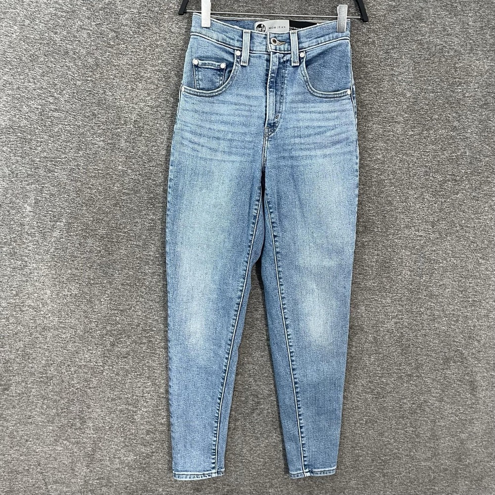 Levis SilverTab Mom Jeans Womens W24 L29 Light Wash High Rise Denim Blue Tapered